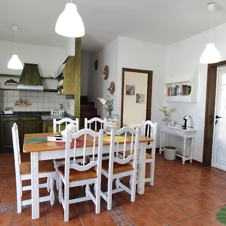 Apartamentoscasajulia * La Santa