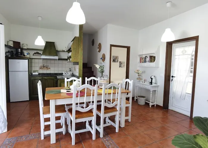 Apartamentoscasajulia * La Santa