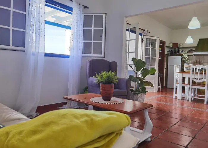 Apartamentoscasajulia Hébergement de vacances La Santa