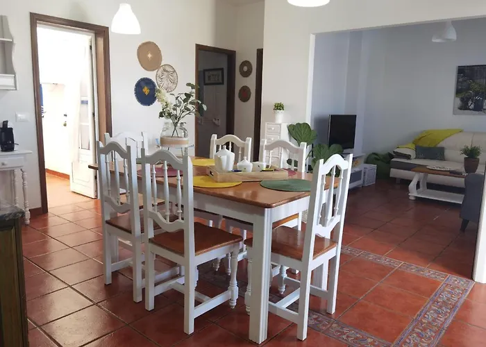 Apartamentoscasajulia * La Santa